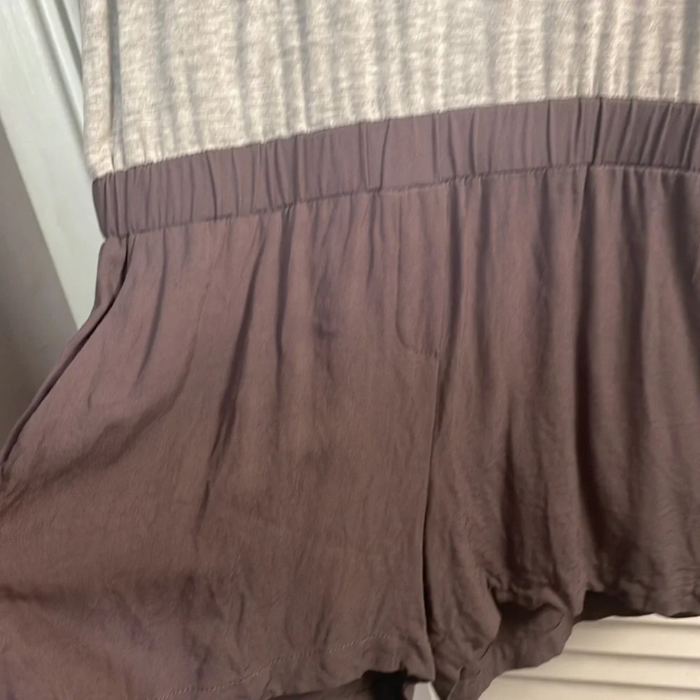 Barney’s New York NWOT Casual TeeShirt Romper With Side Pockets. Size Small